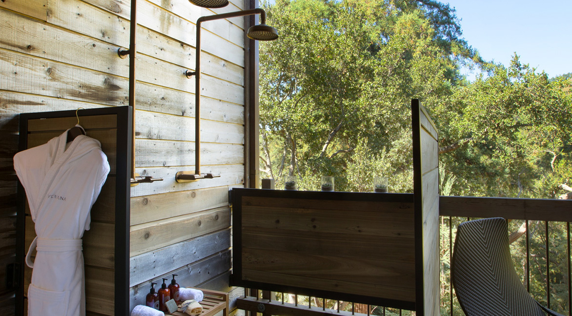 /images/stay/big-sur-forest-shower-suite.jpg